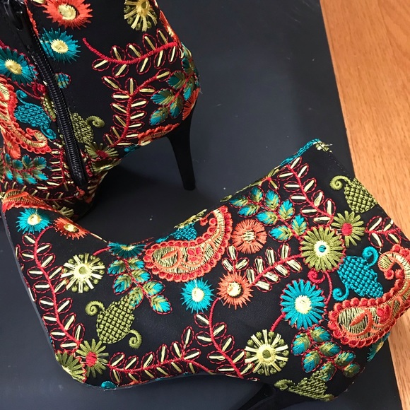 Size 6 multi colored bootie.  Never worn. - Picture 2 of 3